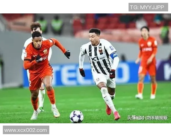 林加德与裁判的激烈对抗揭示了足球比赛中的争议与公平性问题 林加德与裁判的激烈对抗揭示了足球比赛中的争议与公平性问题